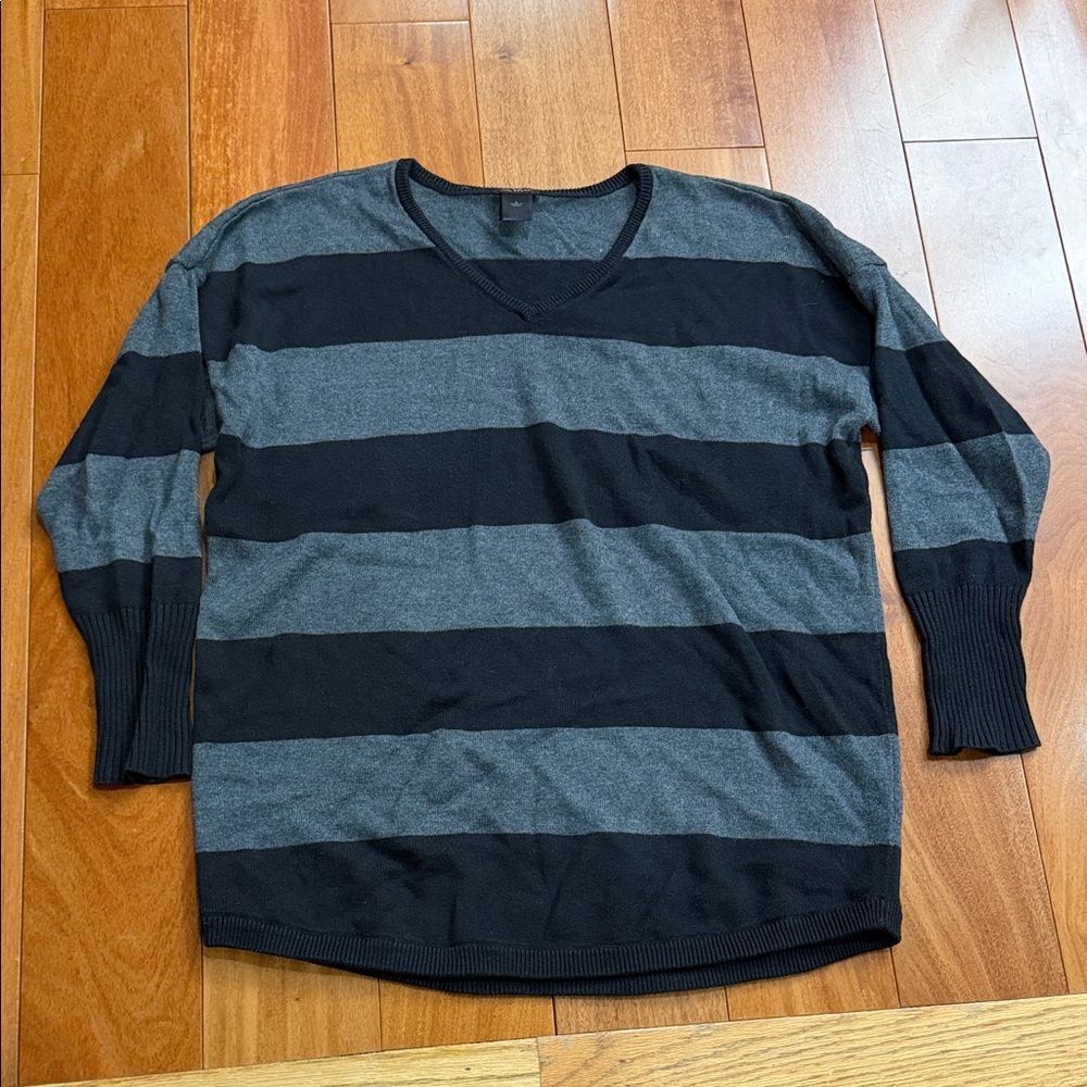 Ann Taylor Women’s Charcoal and Black Striped Sweater size L‎